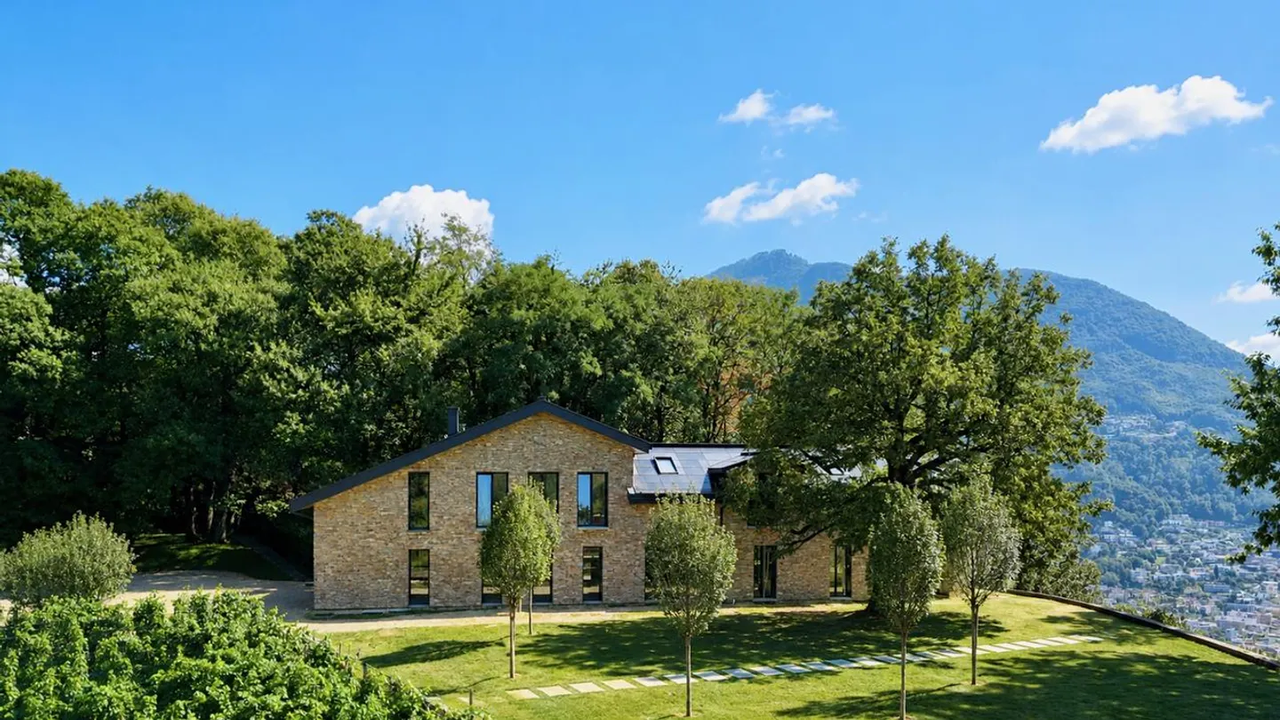 Exklusive Villa Umgeben von Weinbergen mit Offener Sicht auf den See - Foto 4 von 6