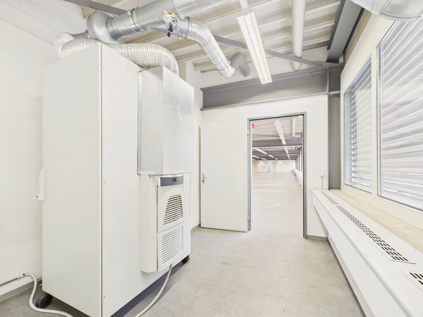 Office space for rent - Photo 8 of 12