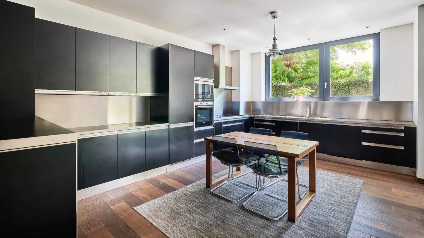 Contemporary Garden Apartment - Photo 5 of 10
