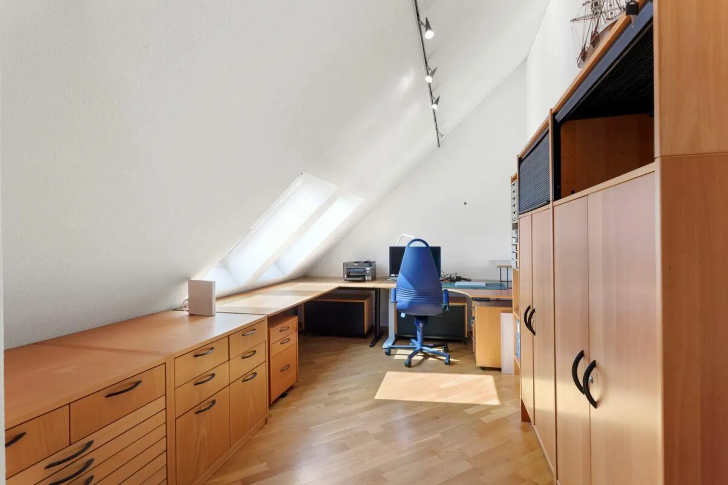 Maisonette-Dachwohnung dans le vert avec vue sur le lac Pfäffiker et les Alpes - Photo 6 sur 12