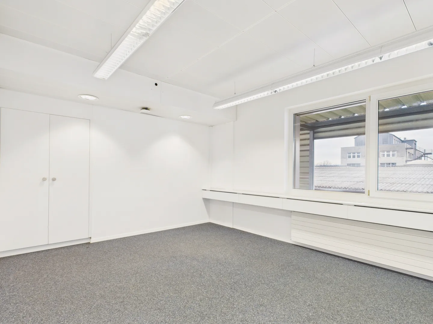 Office space for rent - Photo 4 of 12