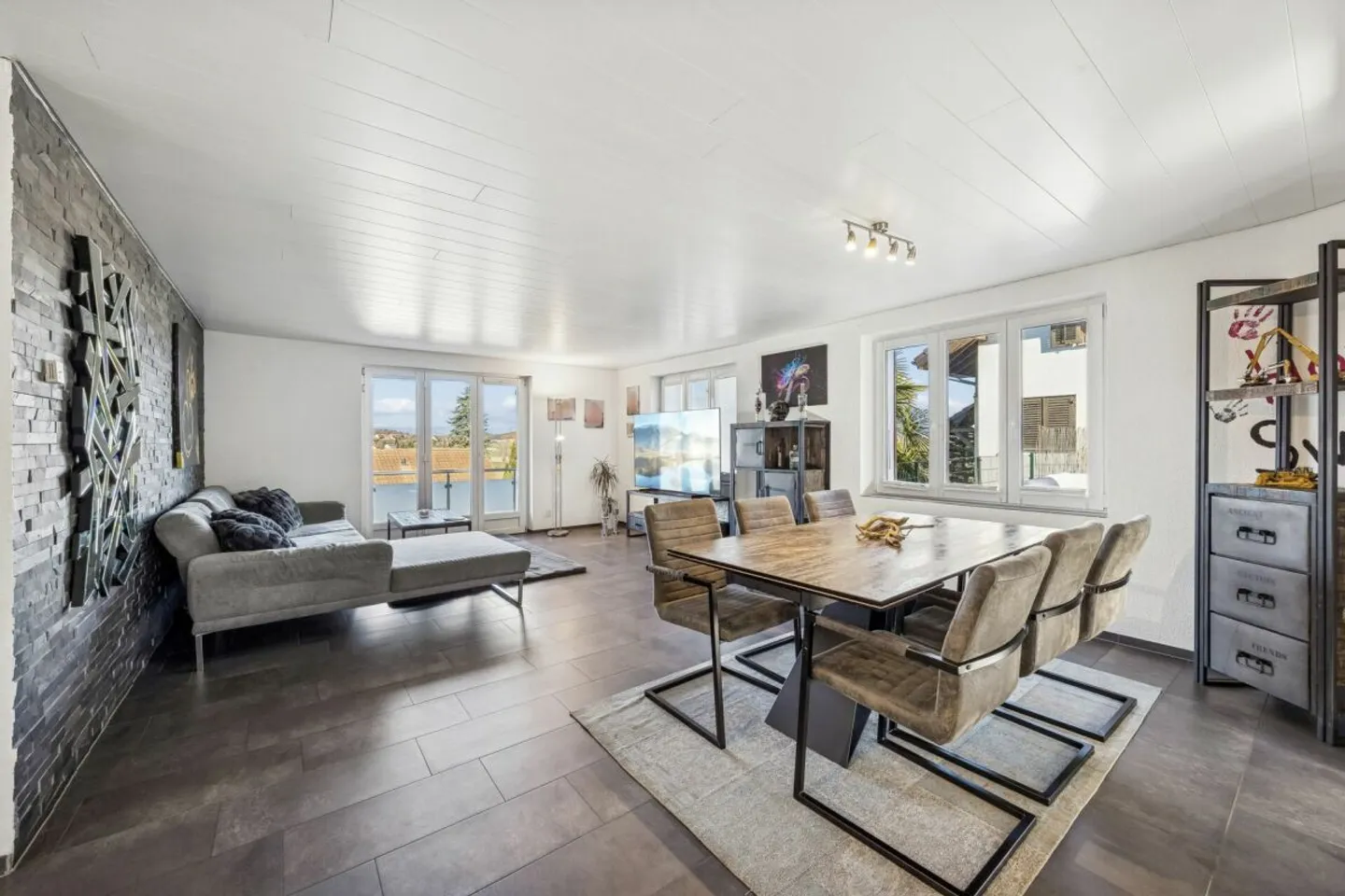 Casa unifamiliare di 5,5 locali con piscina, situata in posizione rurale e tranquilla - Foto 3 di 13