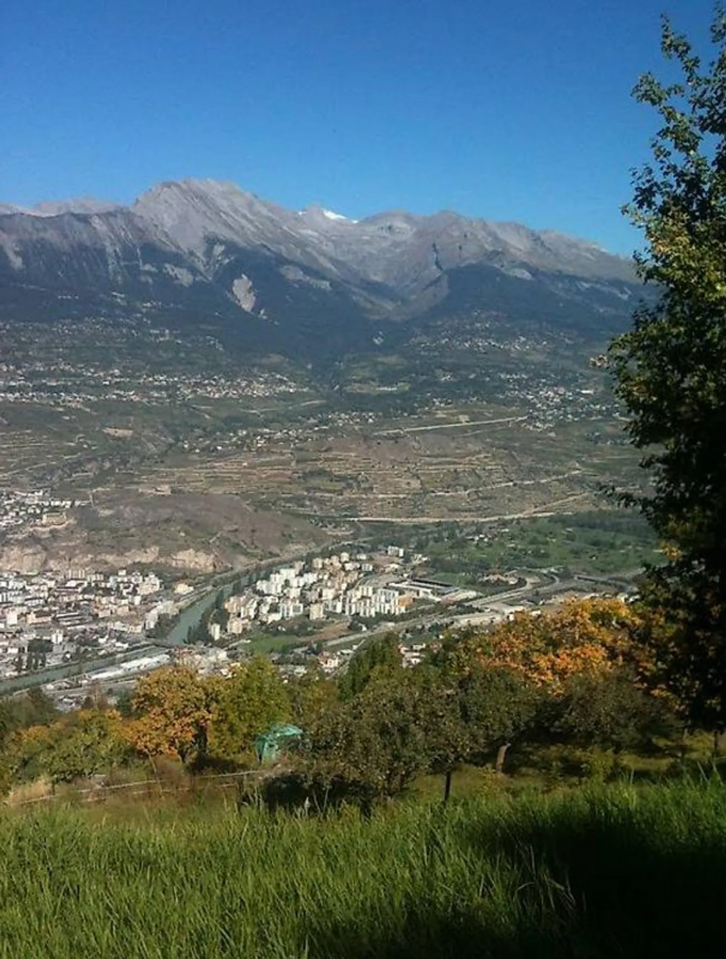 Occasion unique : Terrain à bâtir à La Vernaz (Les Agettes) - Photo 2 sur 4