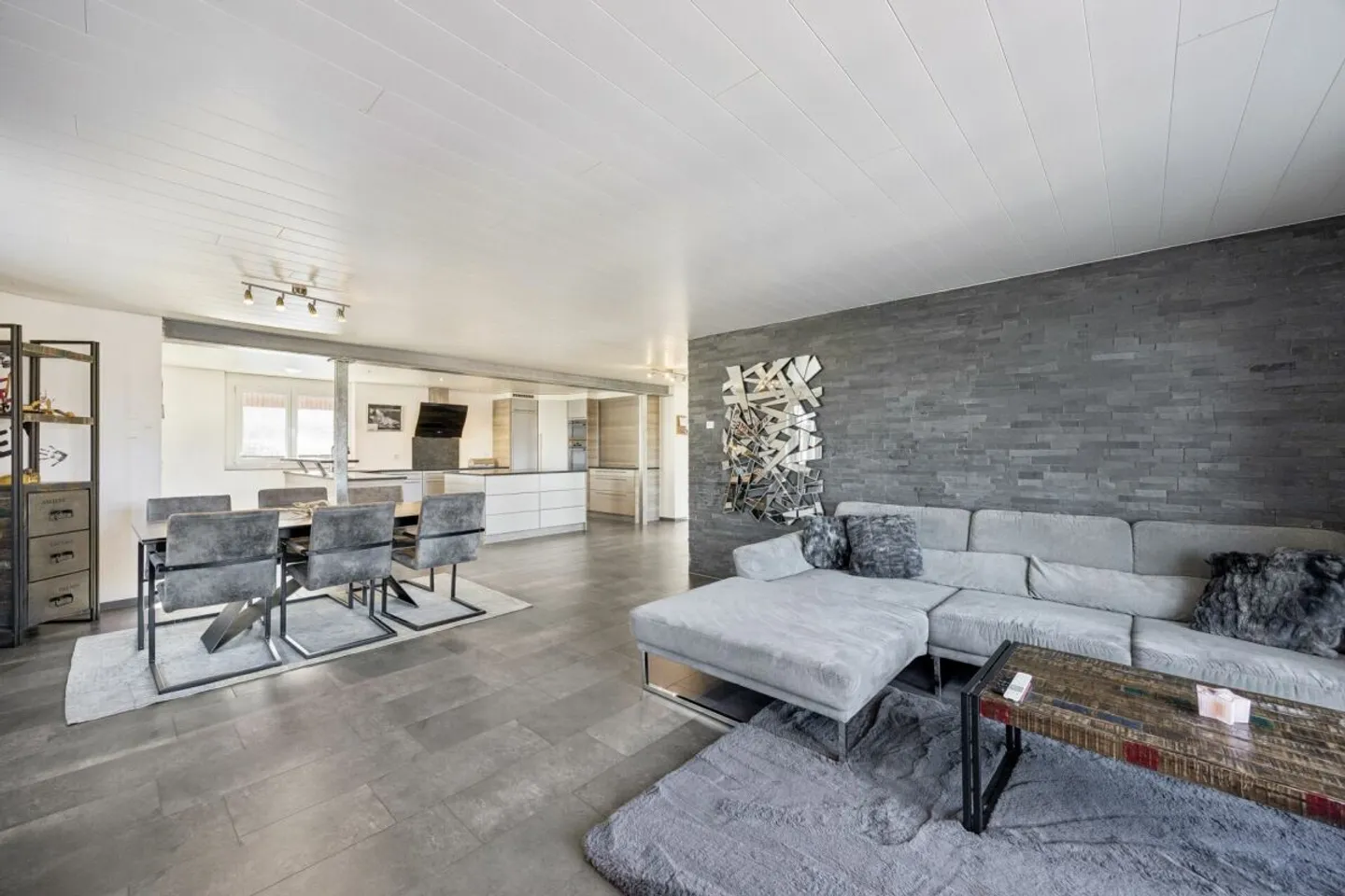 Casa unifamiliare di 5,5 locali con piscina, situata in posizione rurale e tranquilla - Foto 5 di 13