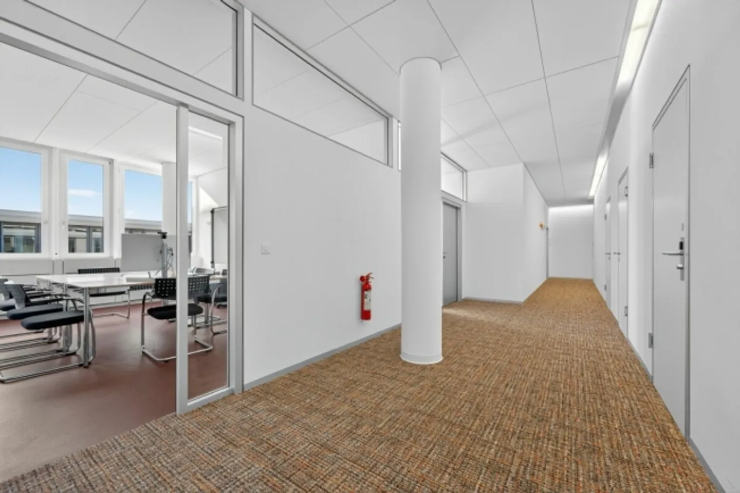 300 m2 Office Space in the City of Zug - Photo 10 of 10