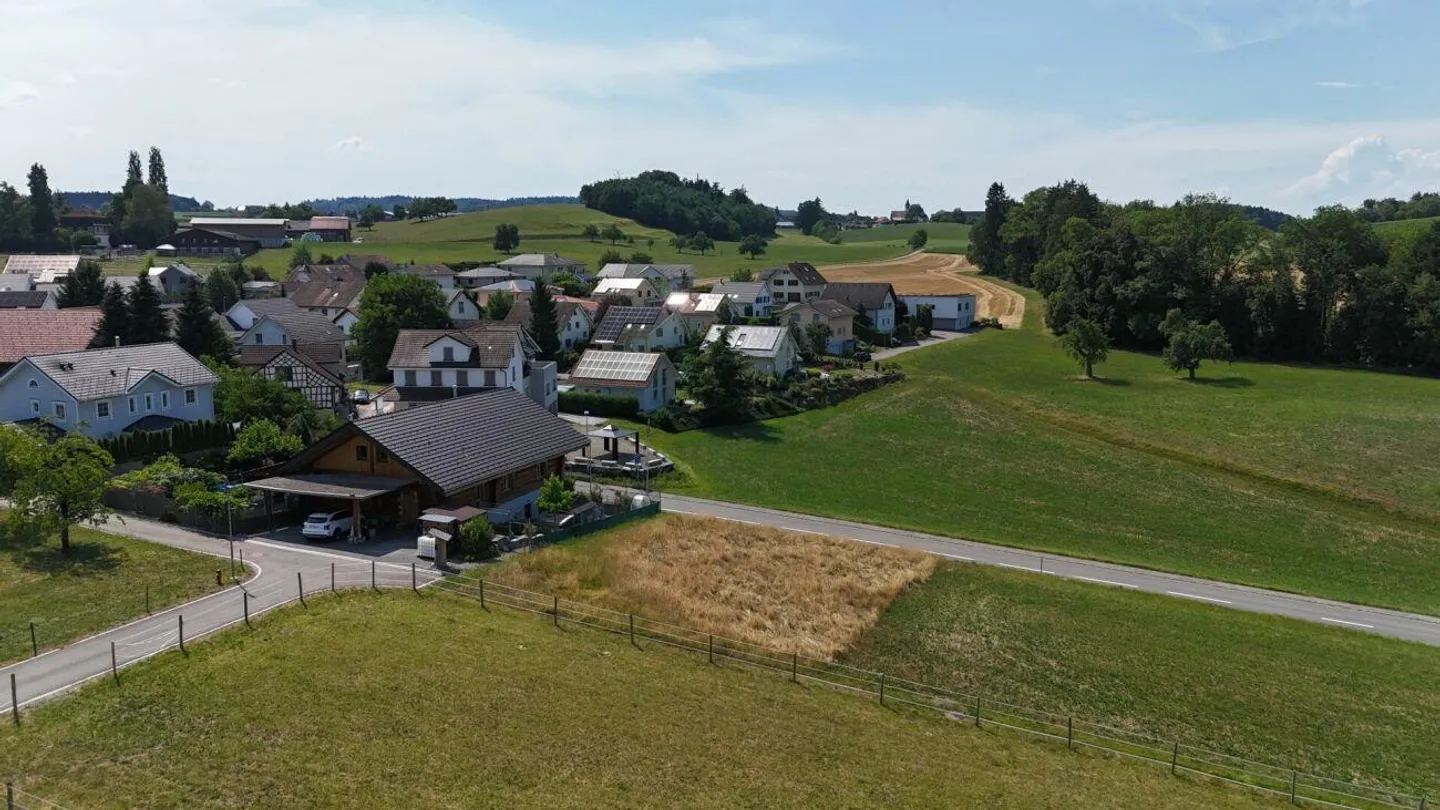 Neubau 5.5-Zi.-Doppeleinfamilienhaus an erhöhter Wohnlage mit Weits... - Foto 5 di 12