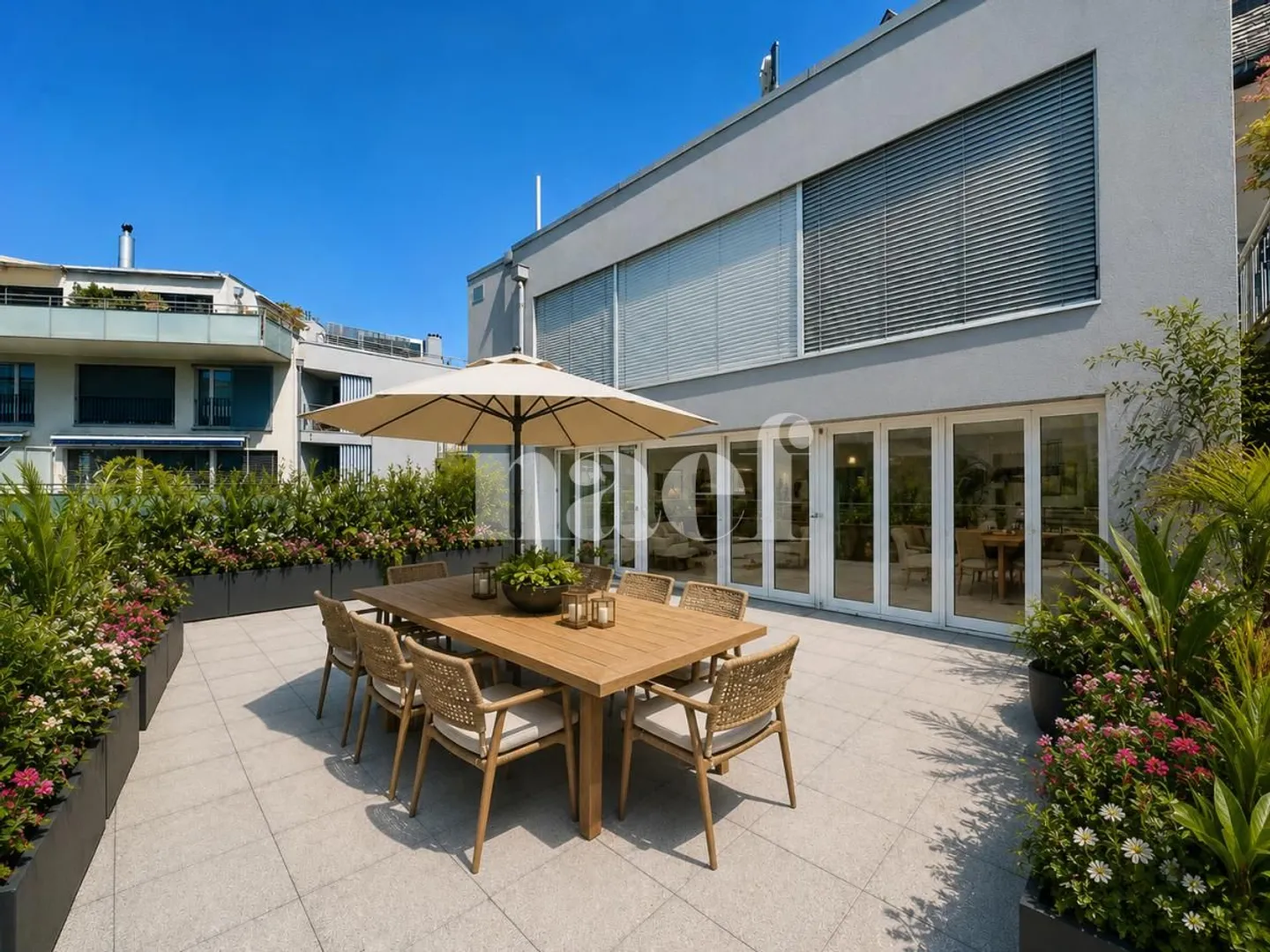 Appartamento luminoso e spazioso con grande terrazza di 6 stanze - Foto 1 di 13