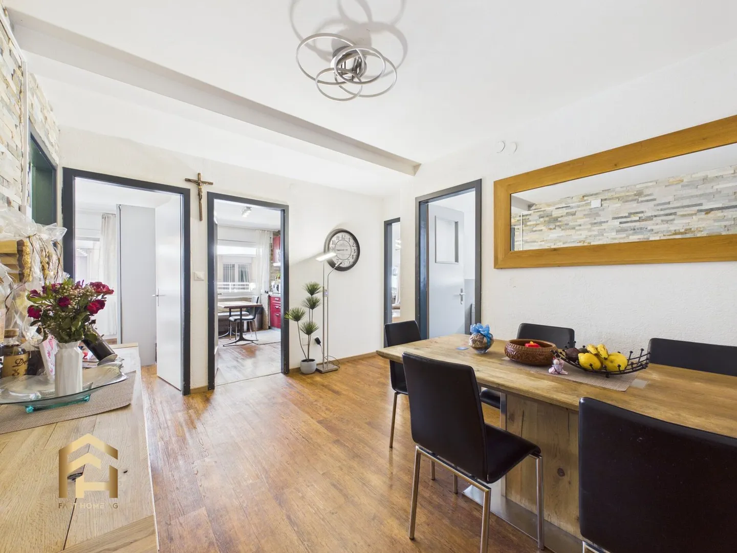 Living in the Heart of Visp: Bright 4.5-Room Apartment at Kaufhausplatz - Photo 1 of 13