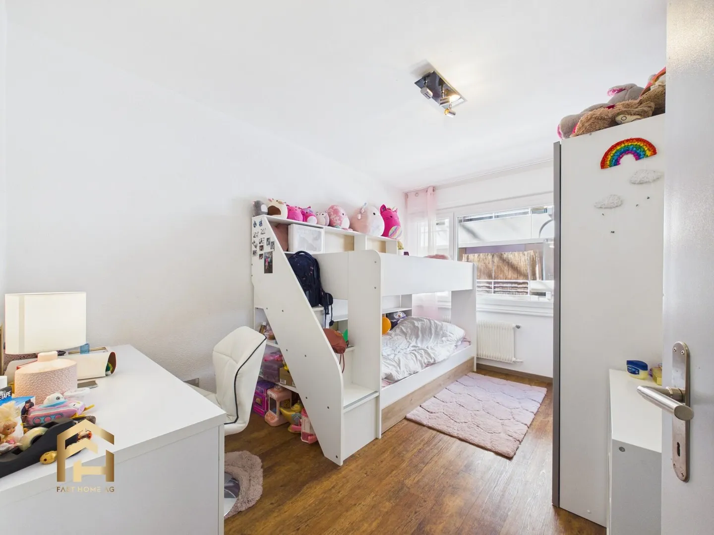 Living in the Heart of Visp: Bright 4.5-Room Apartment at Kaufhausplatz - Photo 7 of 13