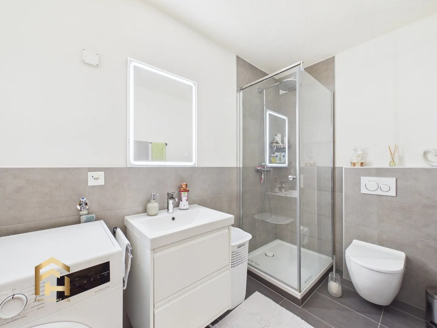 Living in the Heart of Visp: Bright 4.5-Room Apartment at Kaufhausplatz - Photo 9 of 13