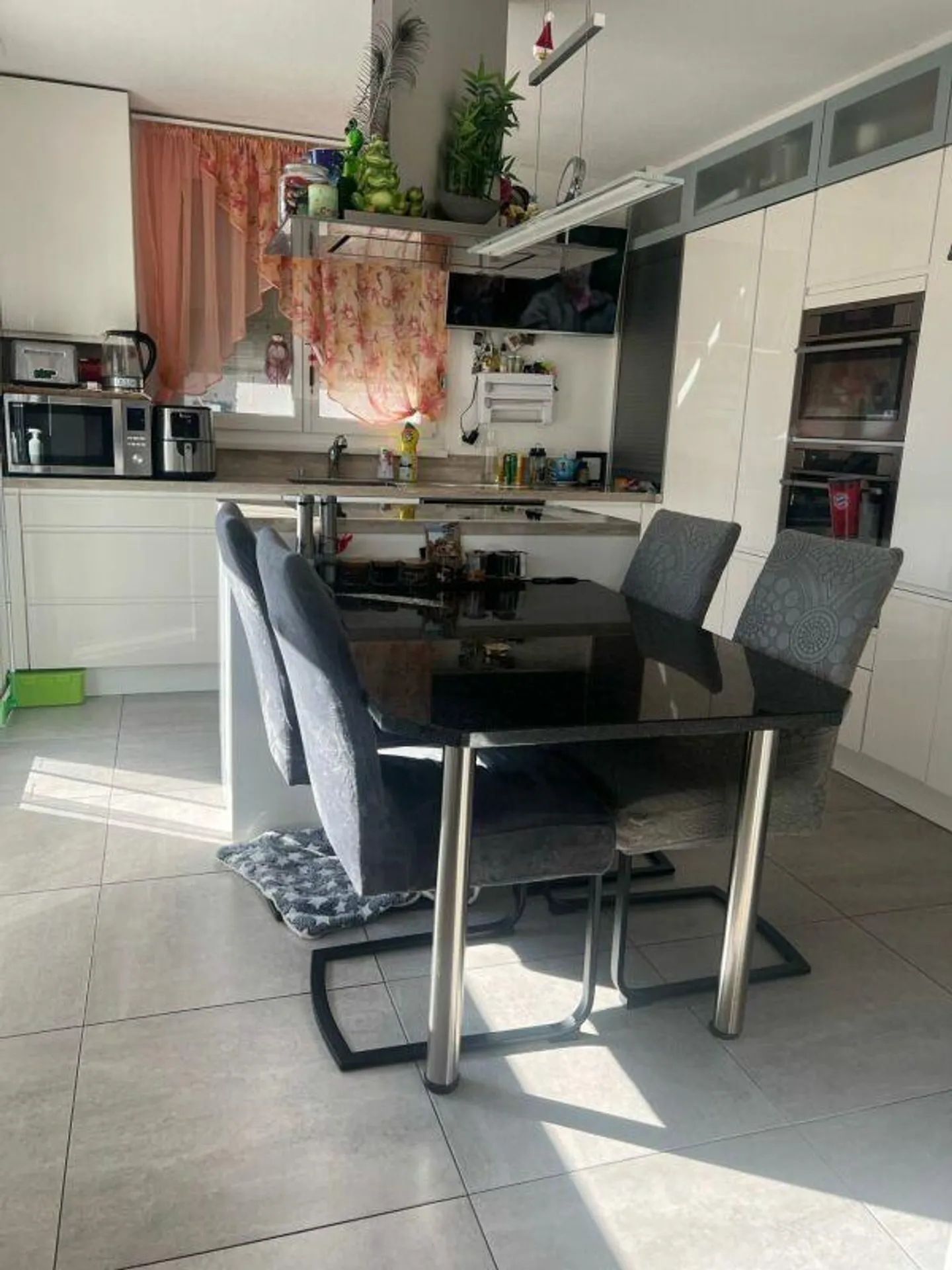 STIL, RAUM & ERHOLUNG - IHR 8.5-ZIMMER-EFH MIT POOL U. V. M - Foto 6 von 13