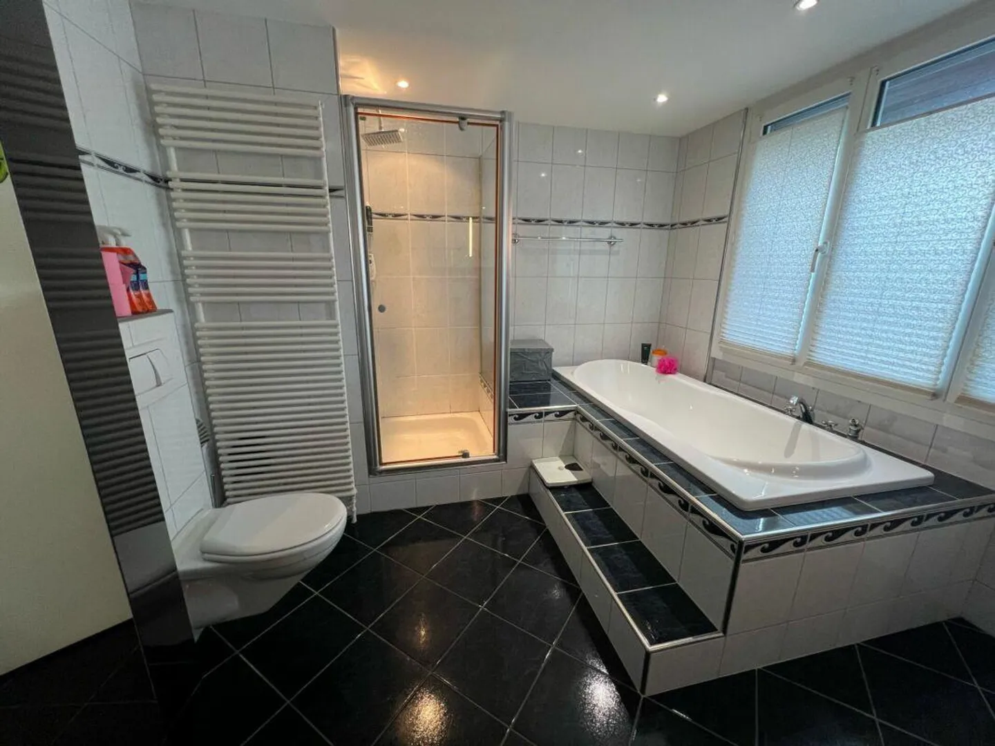 STIL, RAUM & ERHOLUNG - IHR 8.5-ZIMMER-EFH MIT POOL U. V. M - Foto 7 von 13