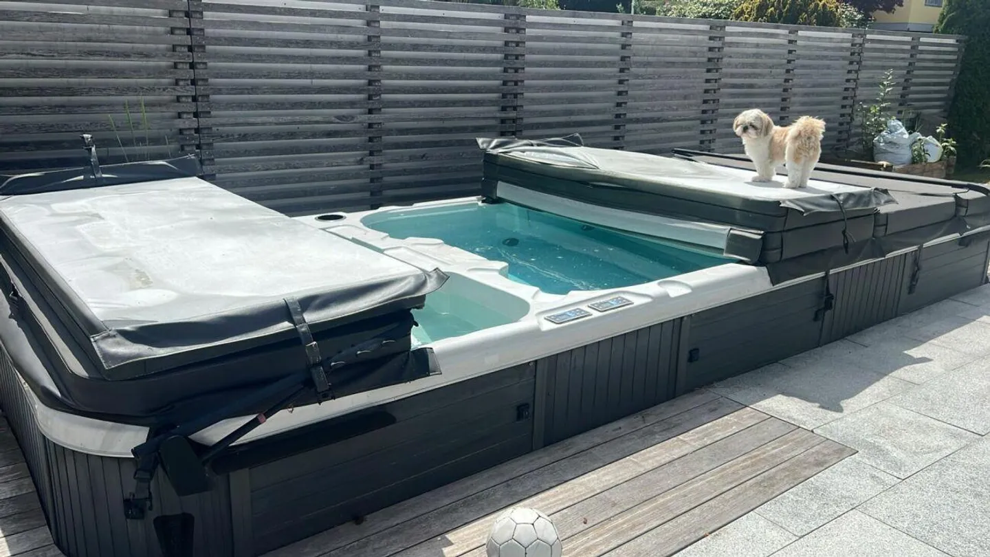 STIL, RAUM & ERHOLUNG - IHR 8.5-ZIMMER-EFH MIT POOL U. V. M - Foto 4 von 13