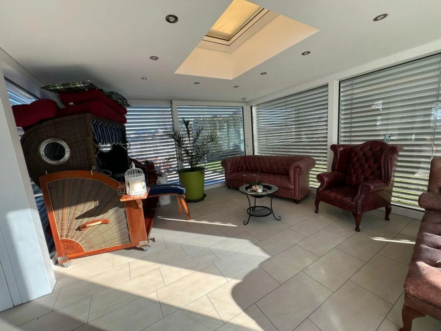 STIL, RAUM & ERHOLUNG - IHR 8.5-ZIMMER-EFH MIT POOL U. V. M - Foto 10 von 13