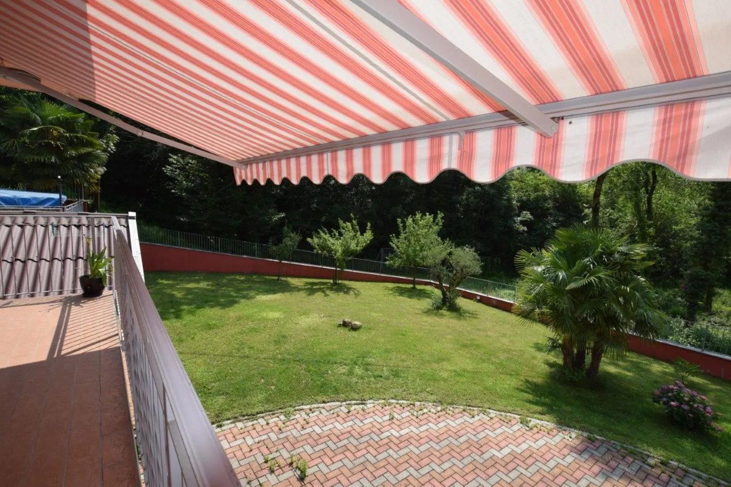 Casa con grande giardino e appartamento per ospiti - Foto 11 di 13