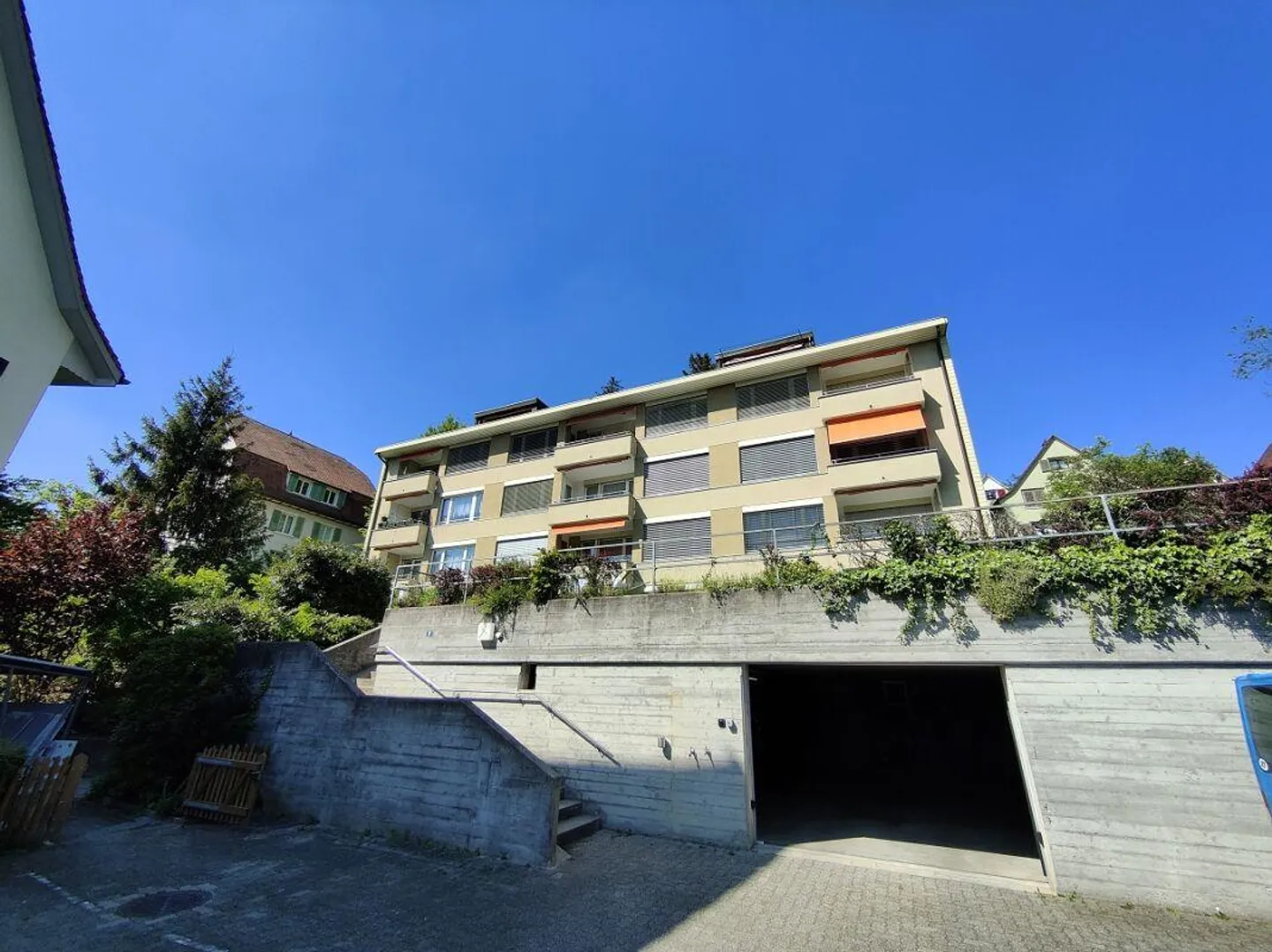 Appartement lumineux de 4 pièces en rez-de-chaussée surélevé, proche du centre-ville - Photo 1 sur 6