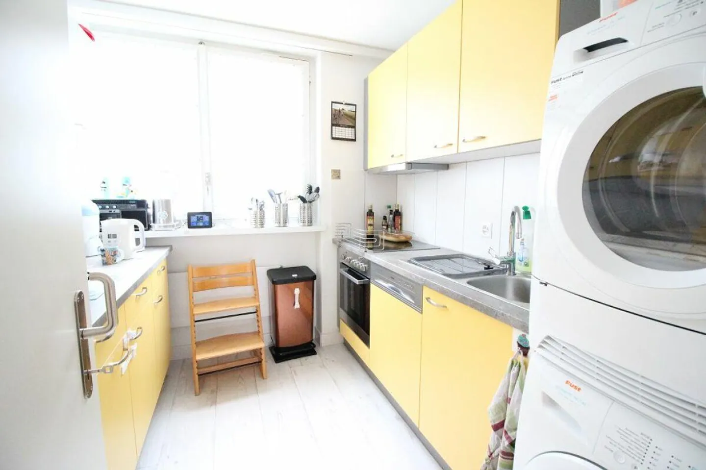 Appartement lumineux de 4 pièces en rez-de-chaussée surélevé, proche du centre-ville - Photo 2 sur 6