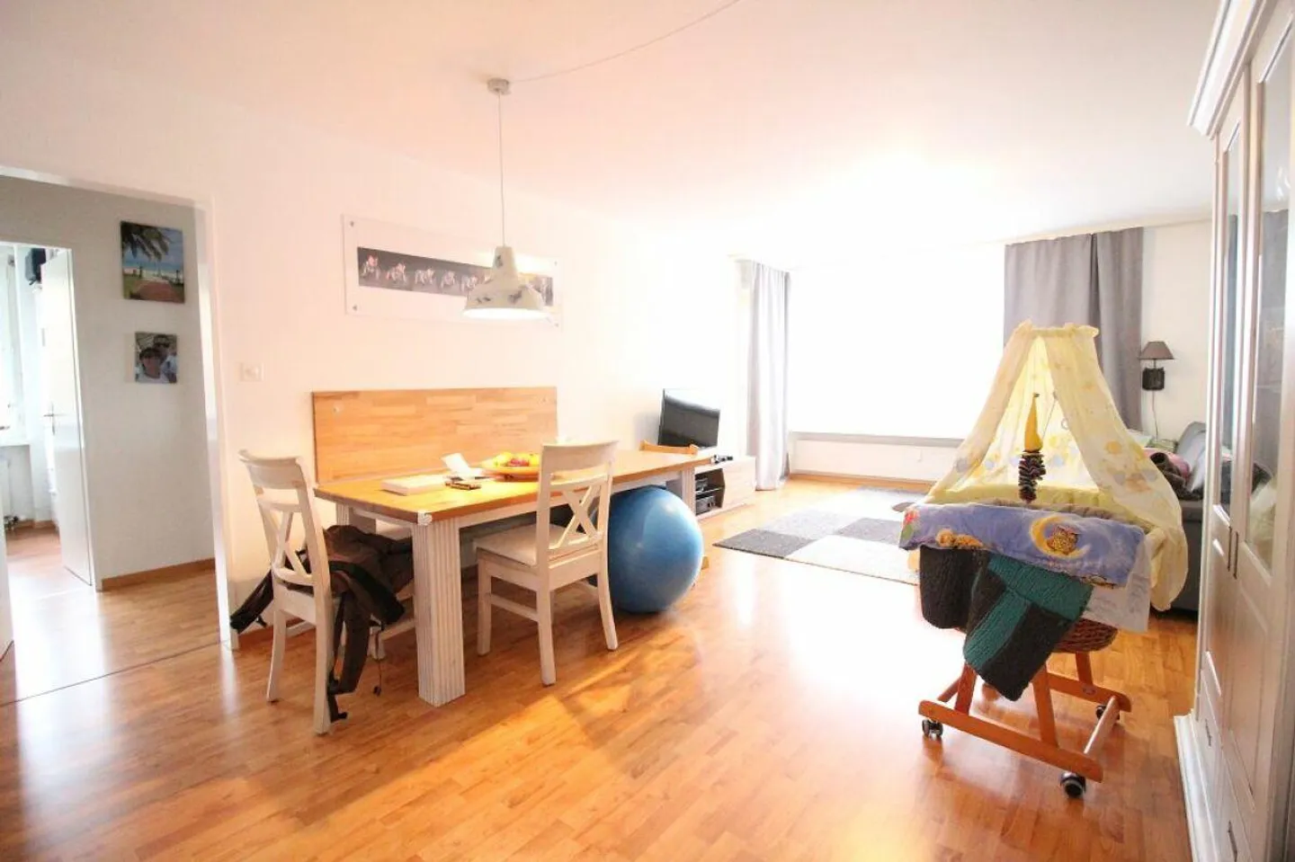 Appartement lumineux de 4 pièces en rez-de-chaussée surélevé, proche du centre-ville - Photo 3 sur 6