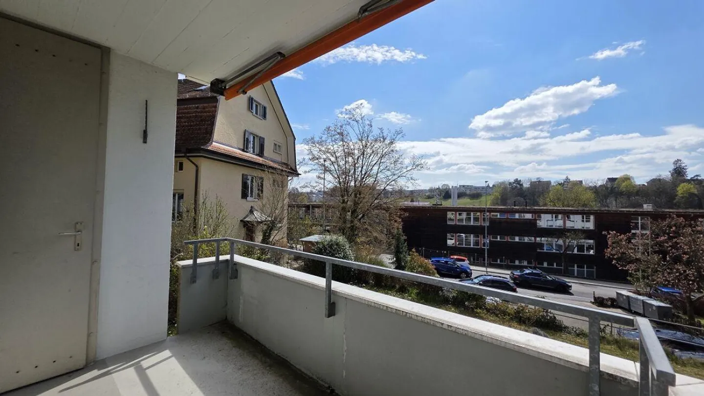 Appartement lumineux de 4 pièces en rez-de-chaussée surélevé, proche du centre-ville - Photo 5 sur 6