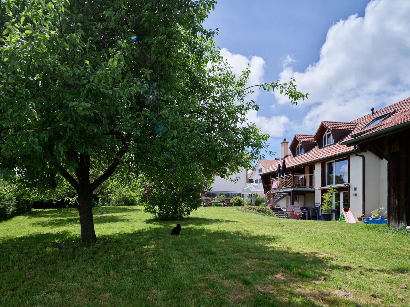 Renovated farmhouse with 2 apartments and residual potential - Photo 5 of 14