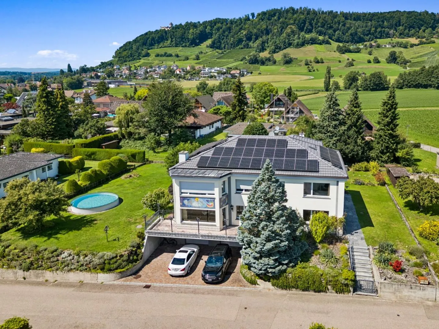 Two-family house in the green – a dream home for generations - Photo 1 of 4