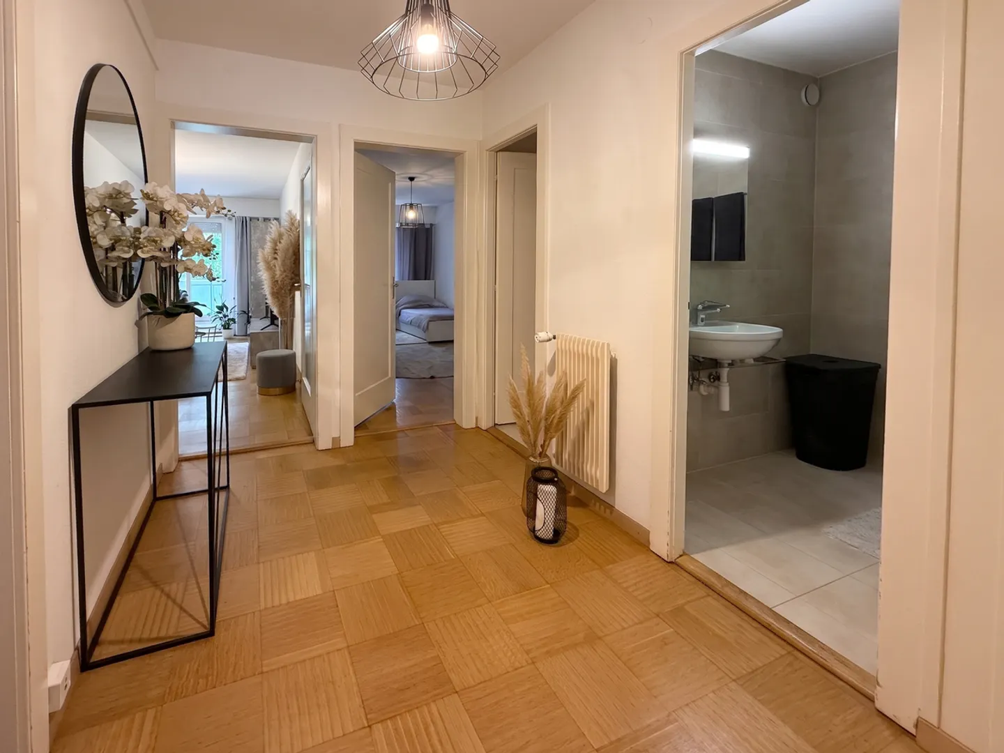 Renovated Apartment with Balcony - Photo 4 of 9