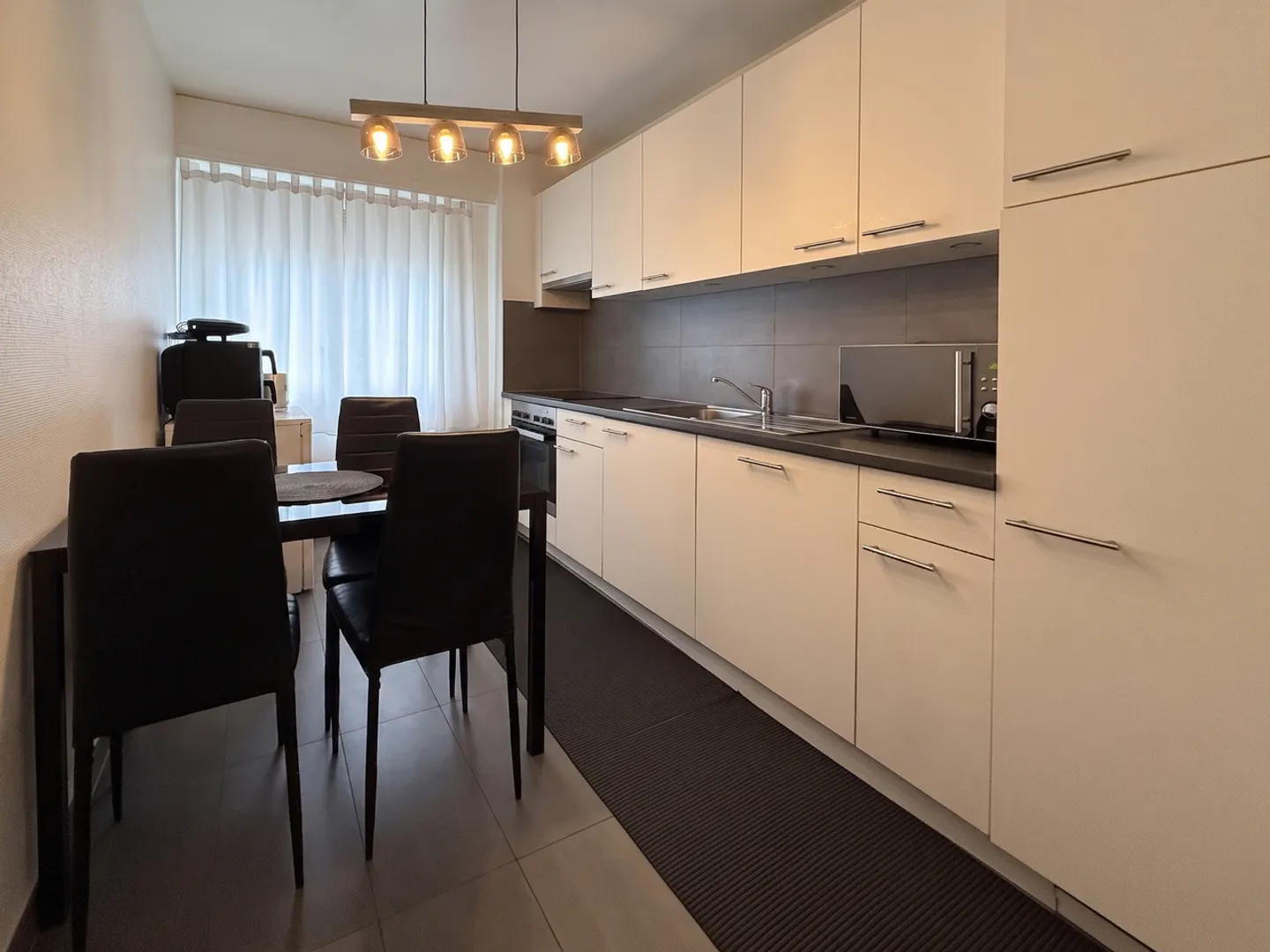 Renovated Apartment with Balcony - Photo 5 of 9