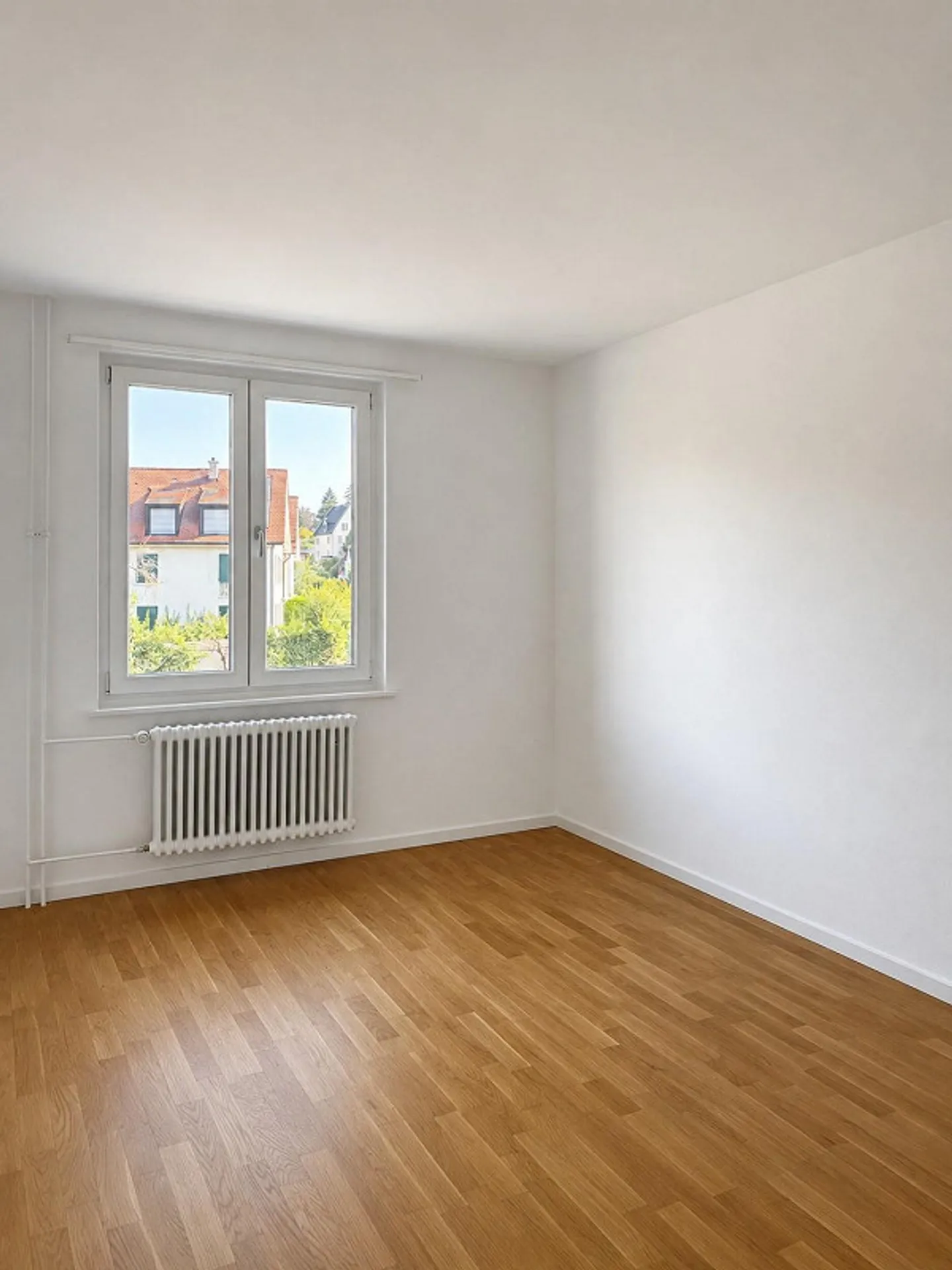 Living in a central location in Binningen - Photo 4 of 12