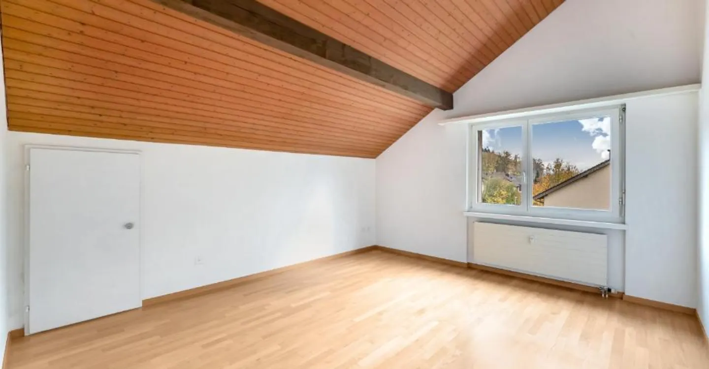 Appartement sous les combles avec cheminée - quartier résidentiel calme limité jusqu'au 30.06.2027 - Photo 6 sur 11