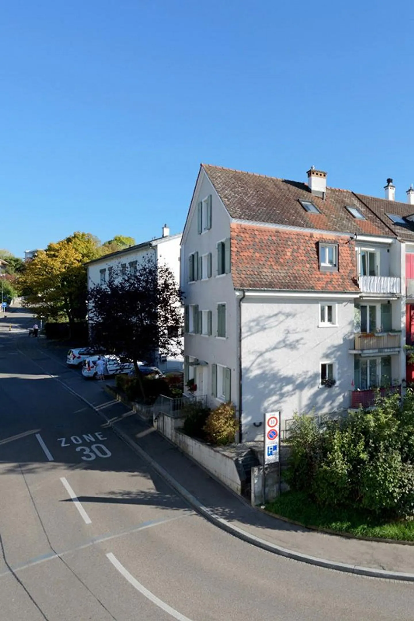 Living in a central location in Binningen - Photo 11 of 12