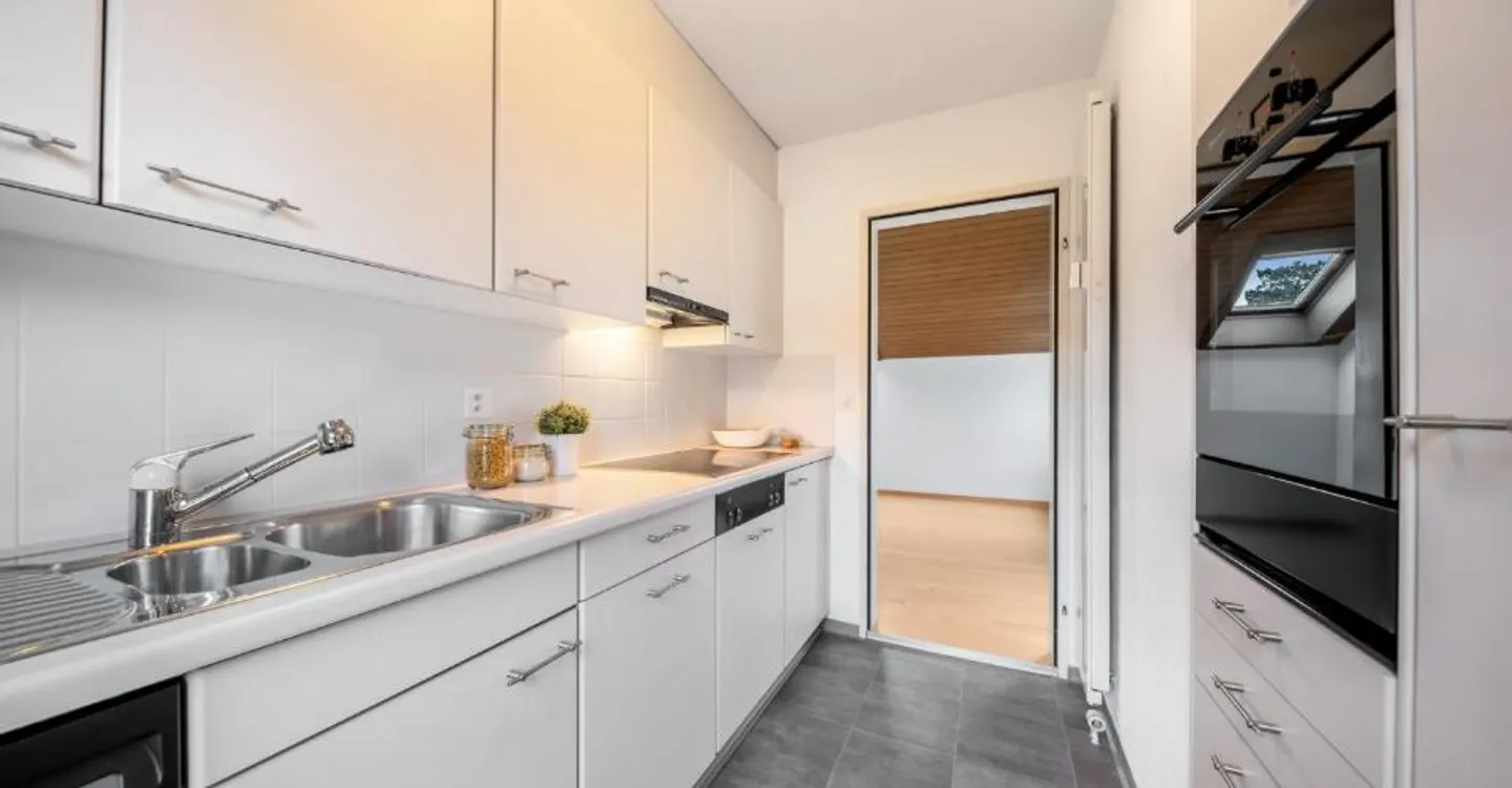 Appartement sous les combles avec cheminée - quartier résidentiel calme limité jusqu'au 30.06.2027 - Photo 8 sur 11