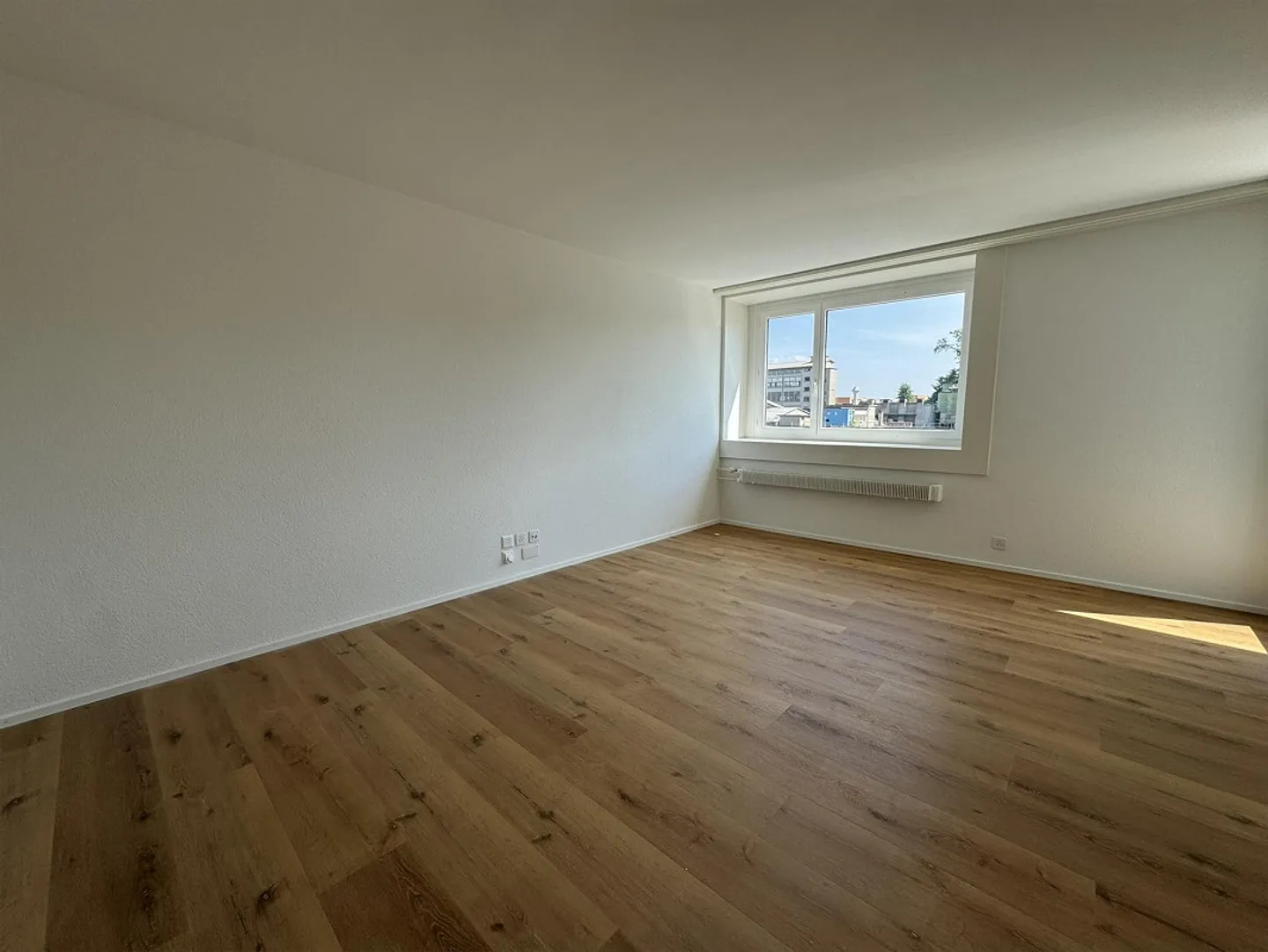 Appartement 2 pièces dans un emplacement central - Photo 2 sur 7