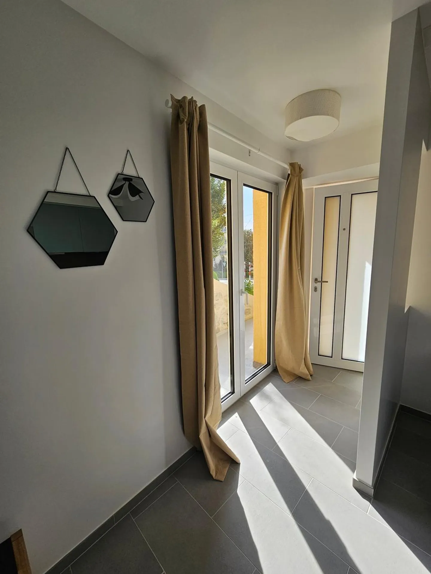 Monolocale moderno all'ultimo piano vicino alla metropolitana - 15 minuti dal centro città - Foto 6 di 6