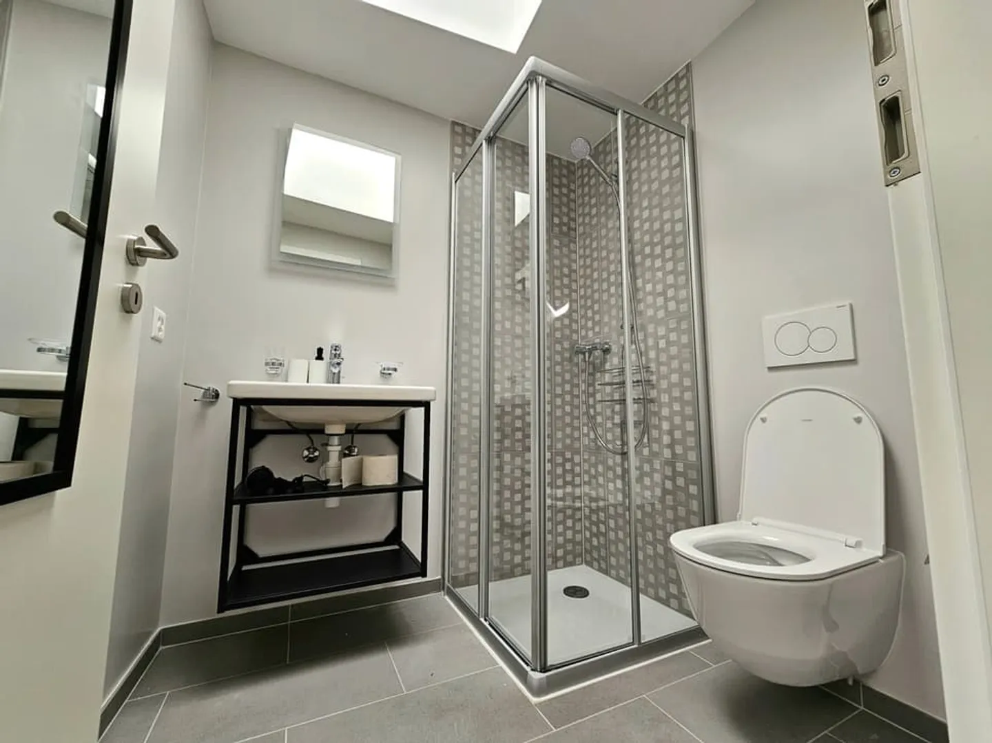 Monolocale moderno all'ultimo piano vicino alla metropolitana - 15 minuti dal centro città - Foto 5 di 6