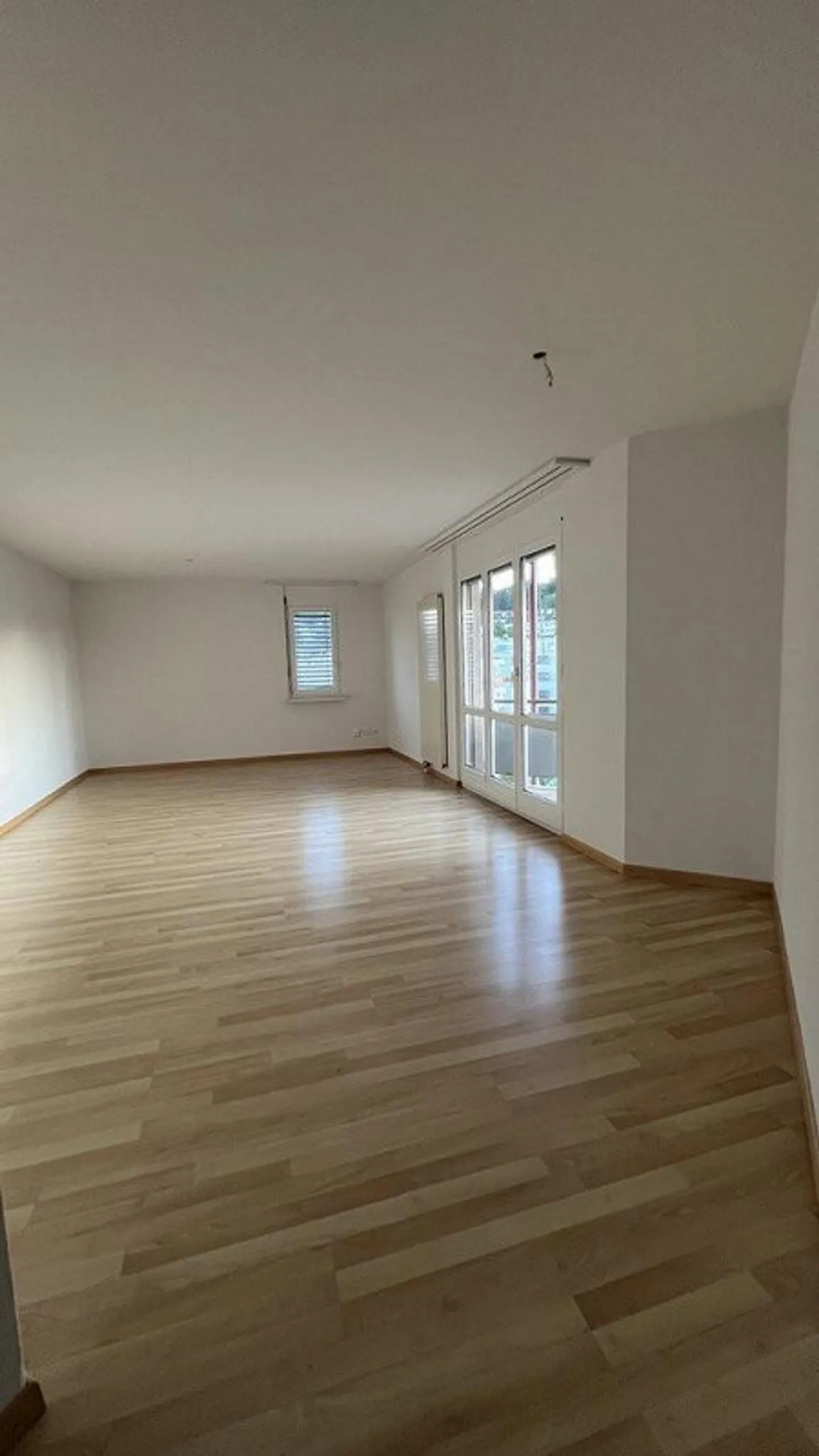 Appartamento con balcone cerca nuovo inquilino - Foto 1 di 4