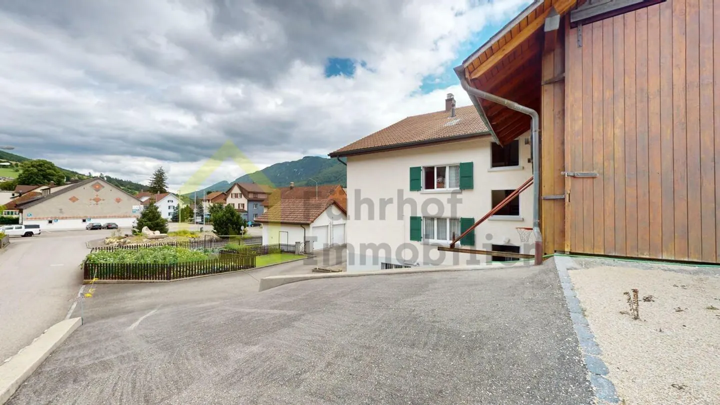 Residential house with outbuildings and 4,800 m2 of land - Photo 5 of 25