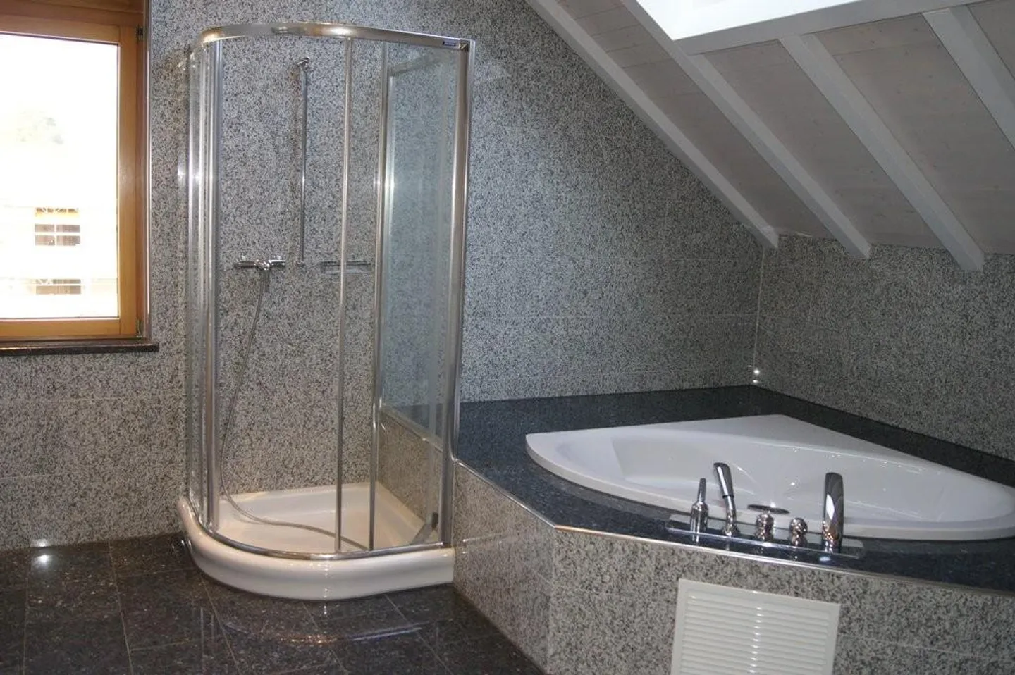 Geräumige Wohnung mit Galerie - Foto 6 von 12