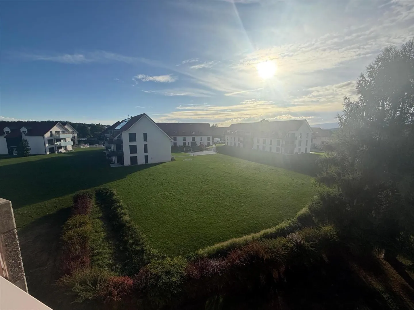 Vollständig renovierte Wohnung, 3,5 Zimmer mit Balkon und Garage - Foto 1 von 7