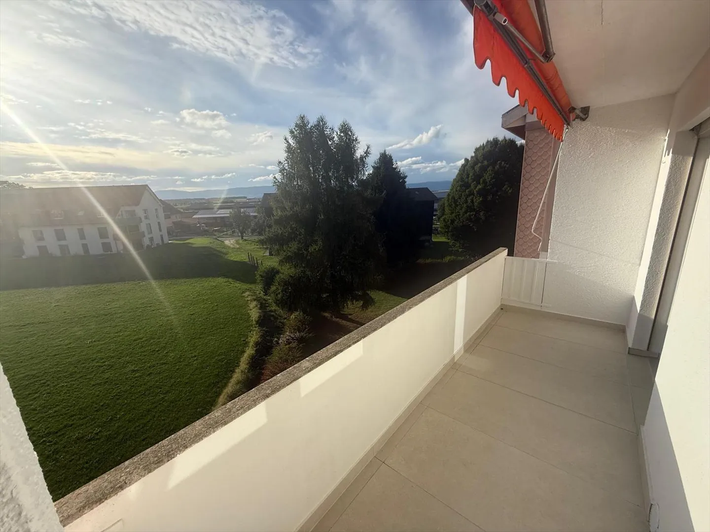 Vollständig renovierte Wohnung, 3,5 Zimmer mit Balkon und Garage - Foto 4 von 7