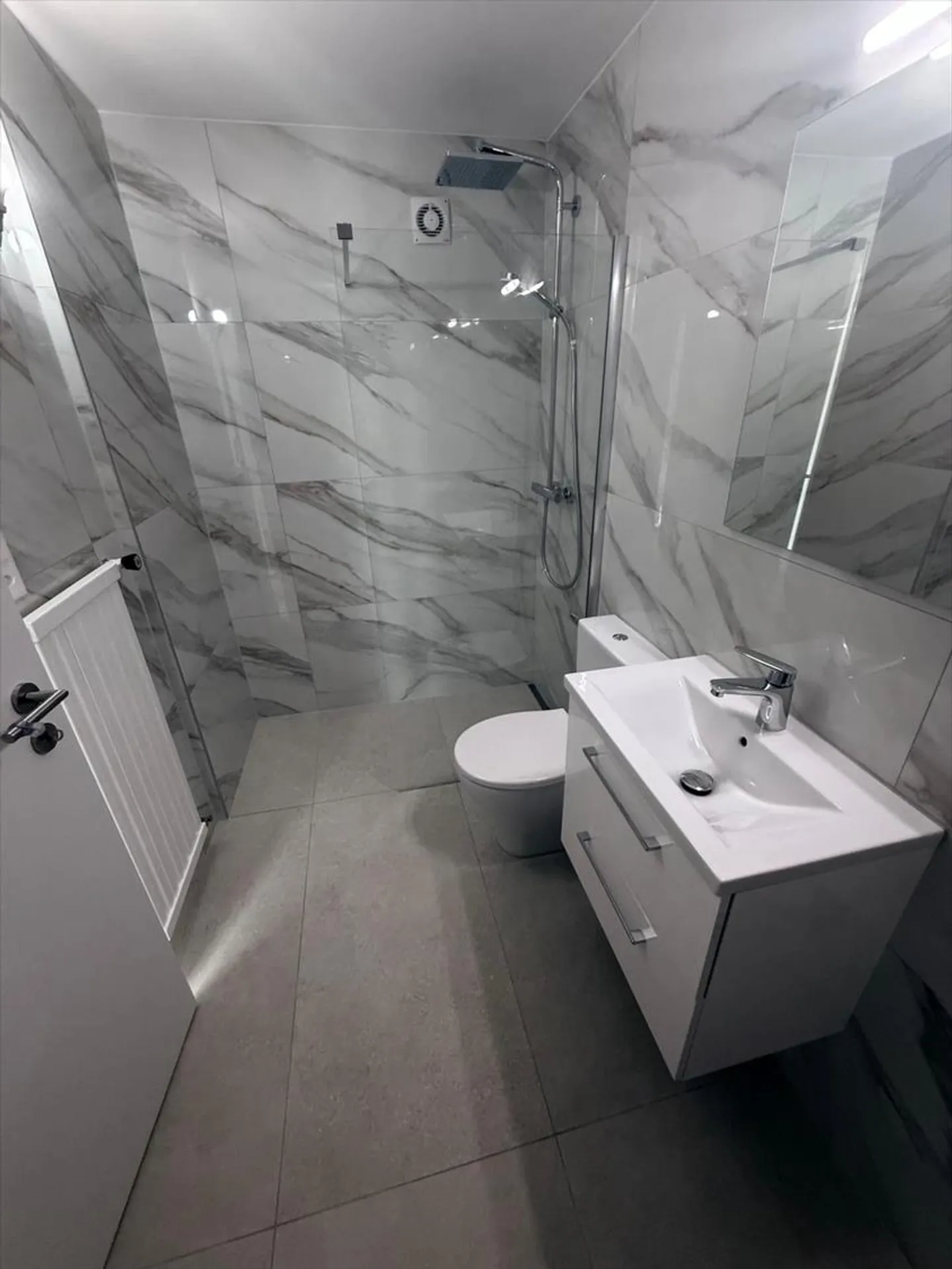 Vollständig renovierte Wohnung, 3,5 Zimmer mit Balkon und Garage - Foto 7 von 7