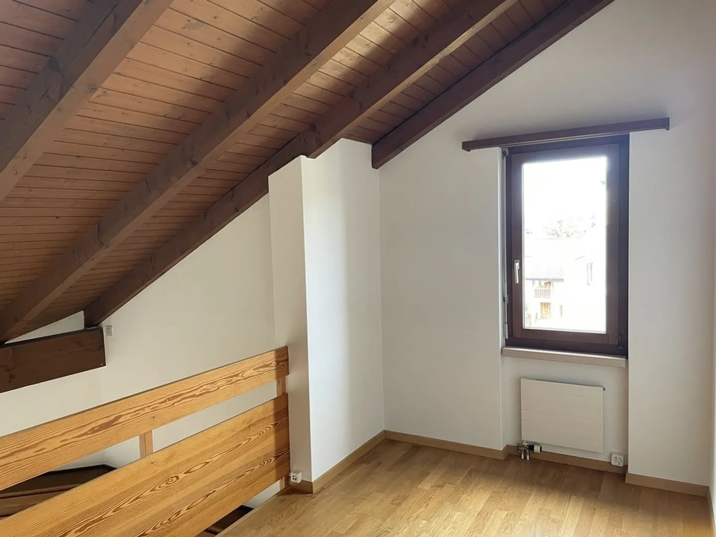 Incantevole appartamento duplex di 5.5 locali con soppalco e camino - Foto 4 di 11