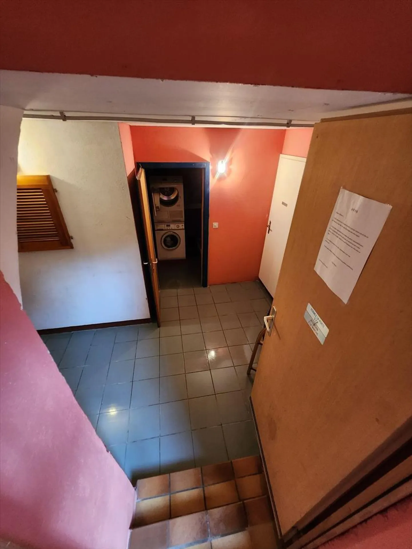 Edificio residenziale con vista sul lago di Neuchâtel - Foto 2 di 2