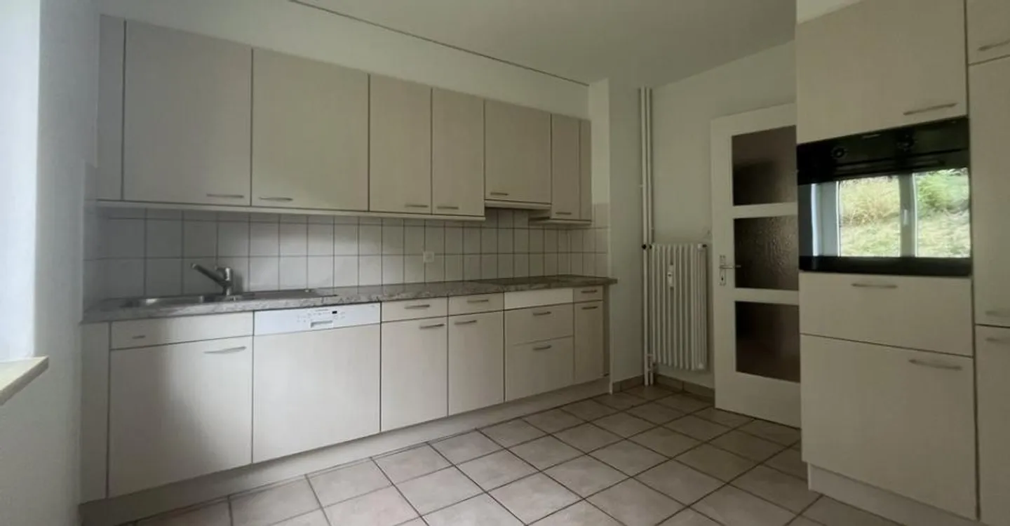 Appartement Charmant avec Vue - Photo 2 sur 8