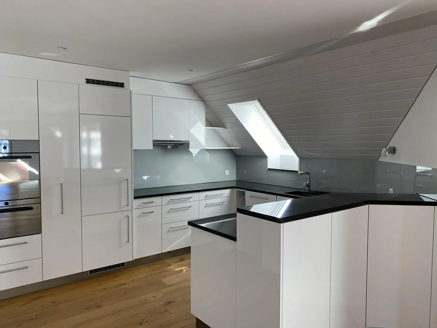 Fantastic 4.5-room maisonette apartment in a quiet location in Schöfflisdorf - Photo 3 of 11