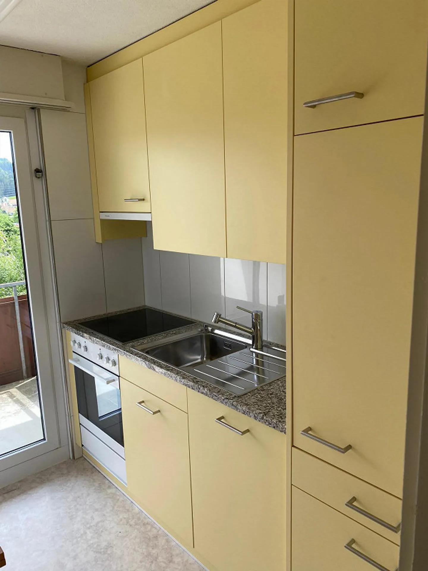 2-room apartment 1st floor in a quiet and central location - Photo 2 of 2