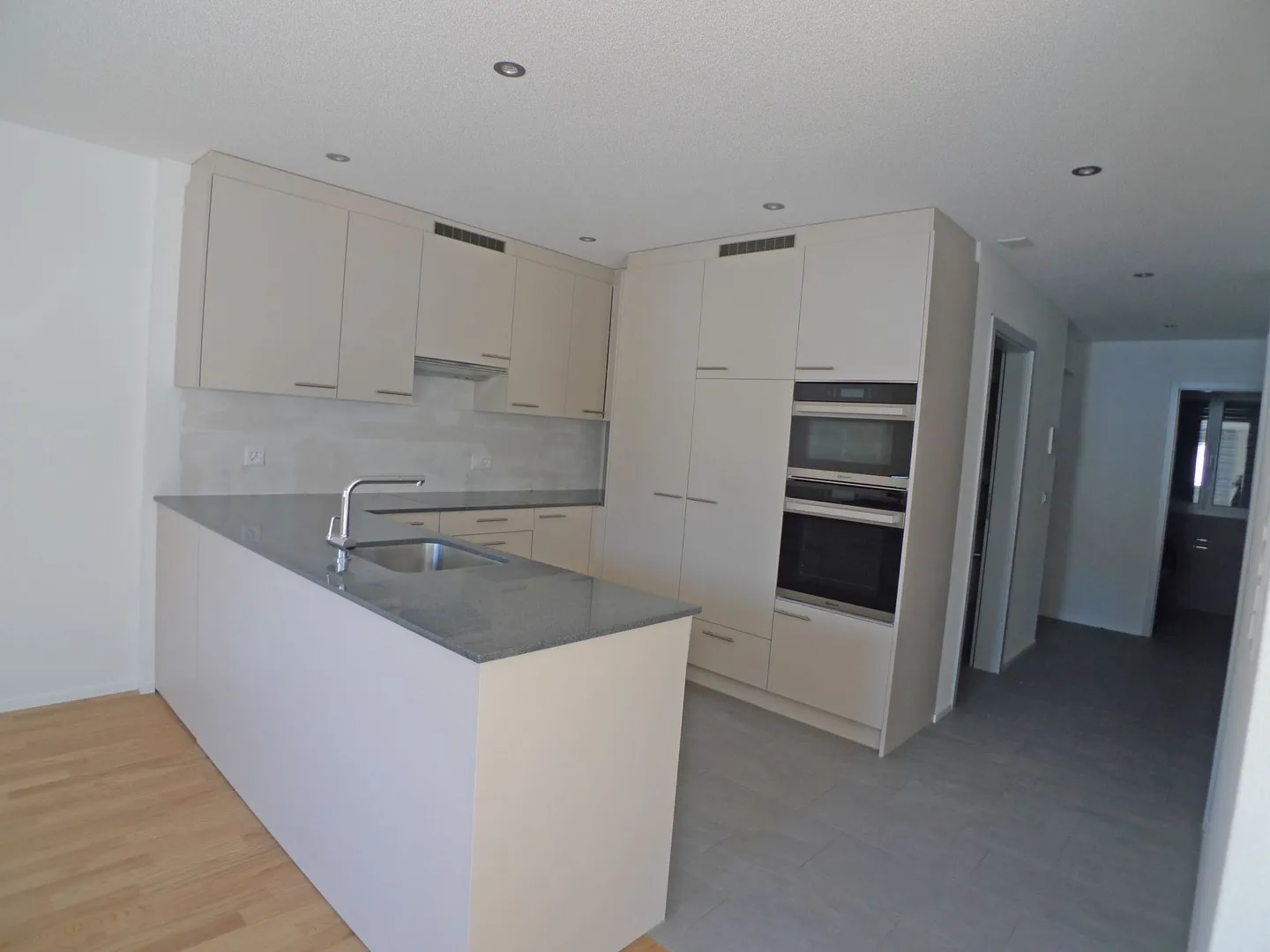 3.5-room apartment with many extras - Photo 2 of 12