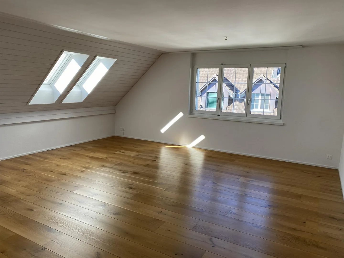 Fantastic 4.5-room maisonette apartment in a quiet location in Schöfflisdorf - Photo 4 of 11