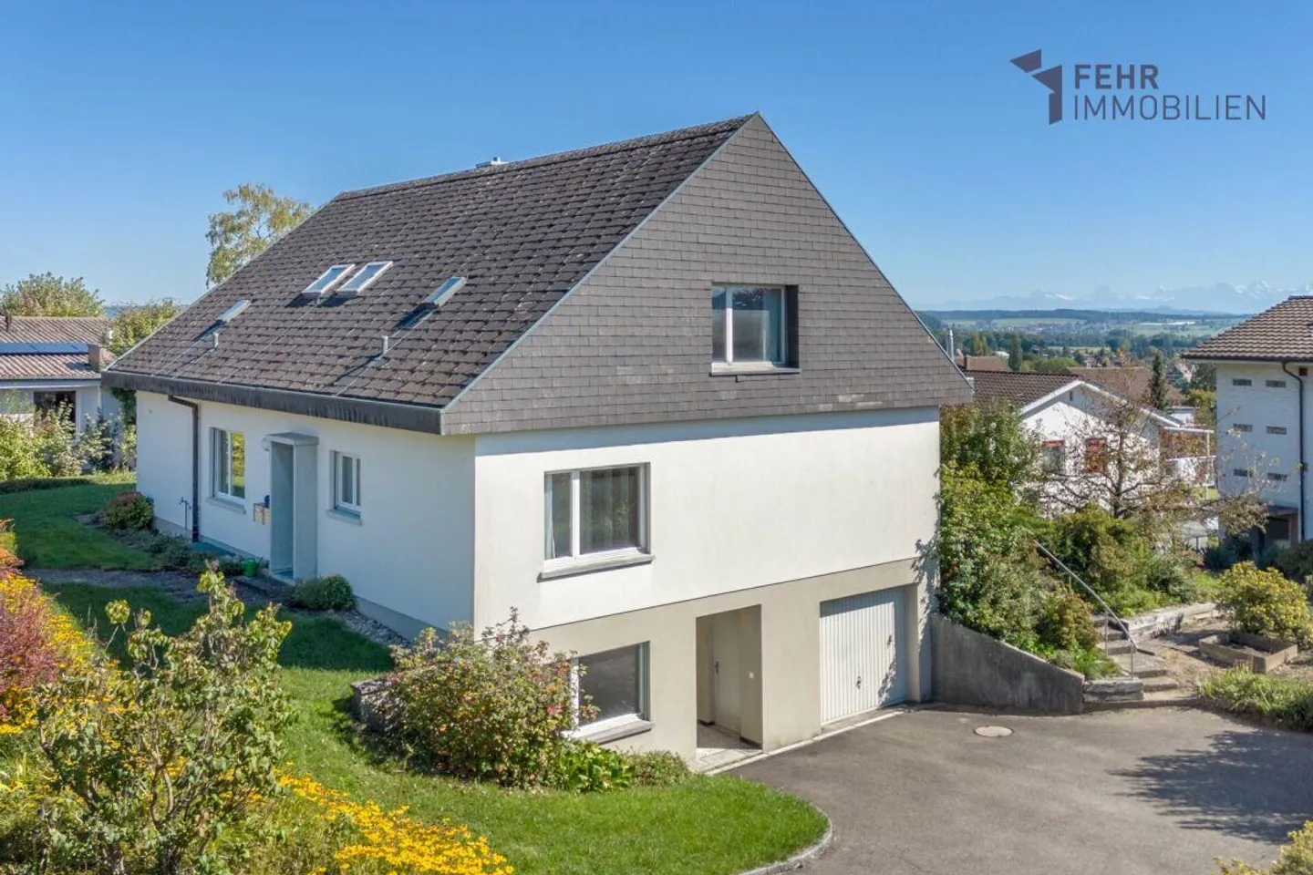 Fehr Immobilien - Freistehendes Zwei-Generationen-Haus - Foto 2 von 13