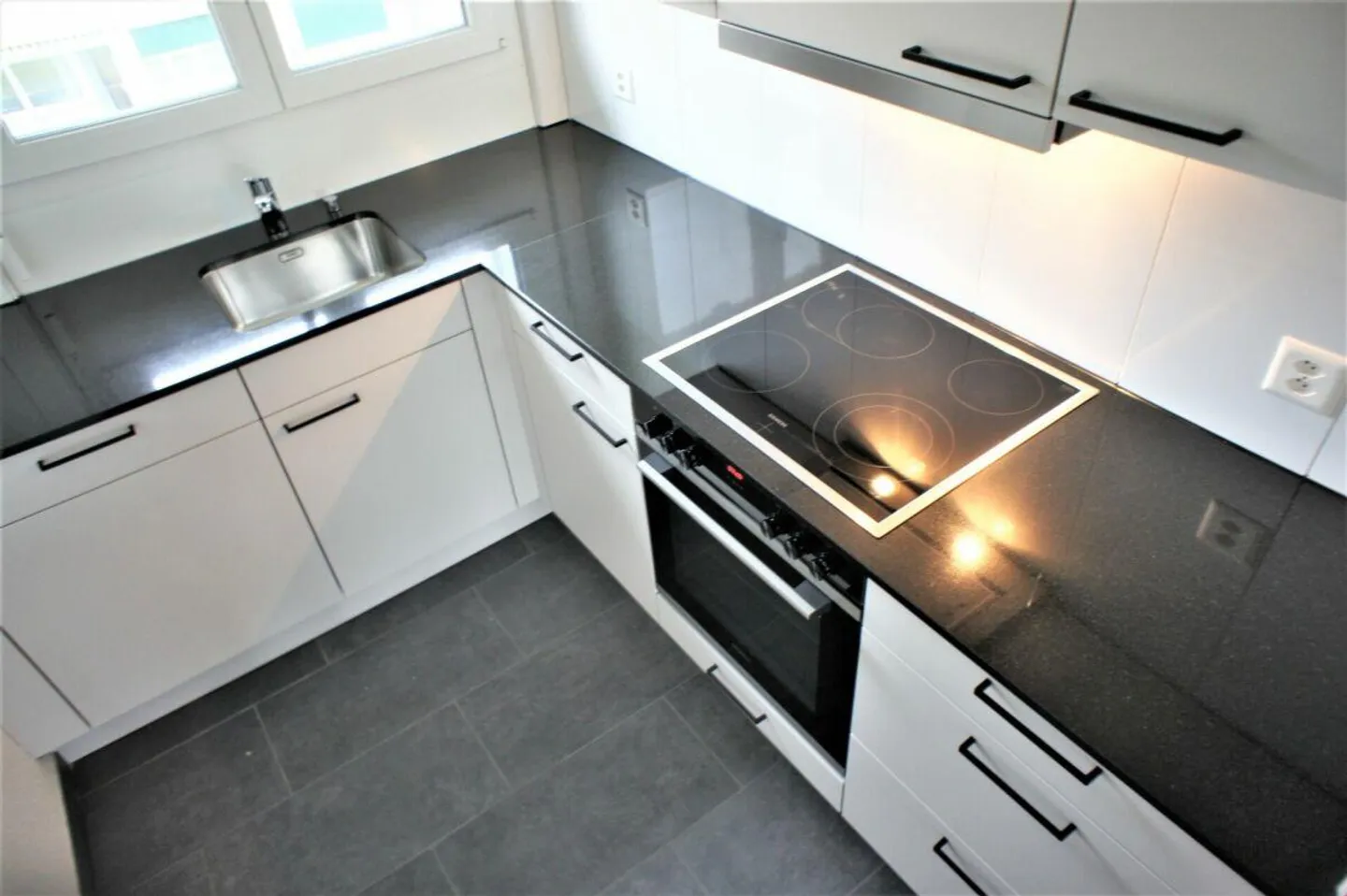 Moderne Wohnung mit Balkon - Foto 1 von 12