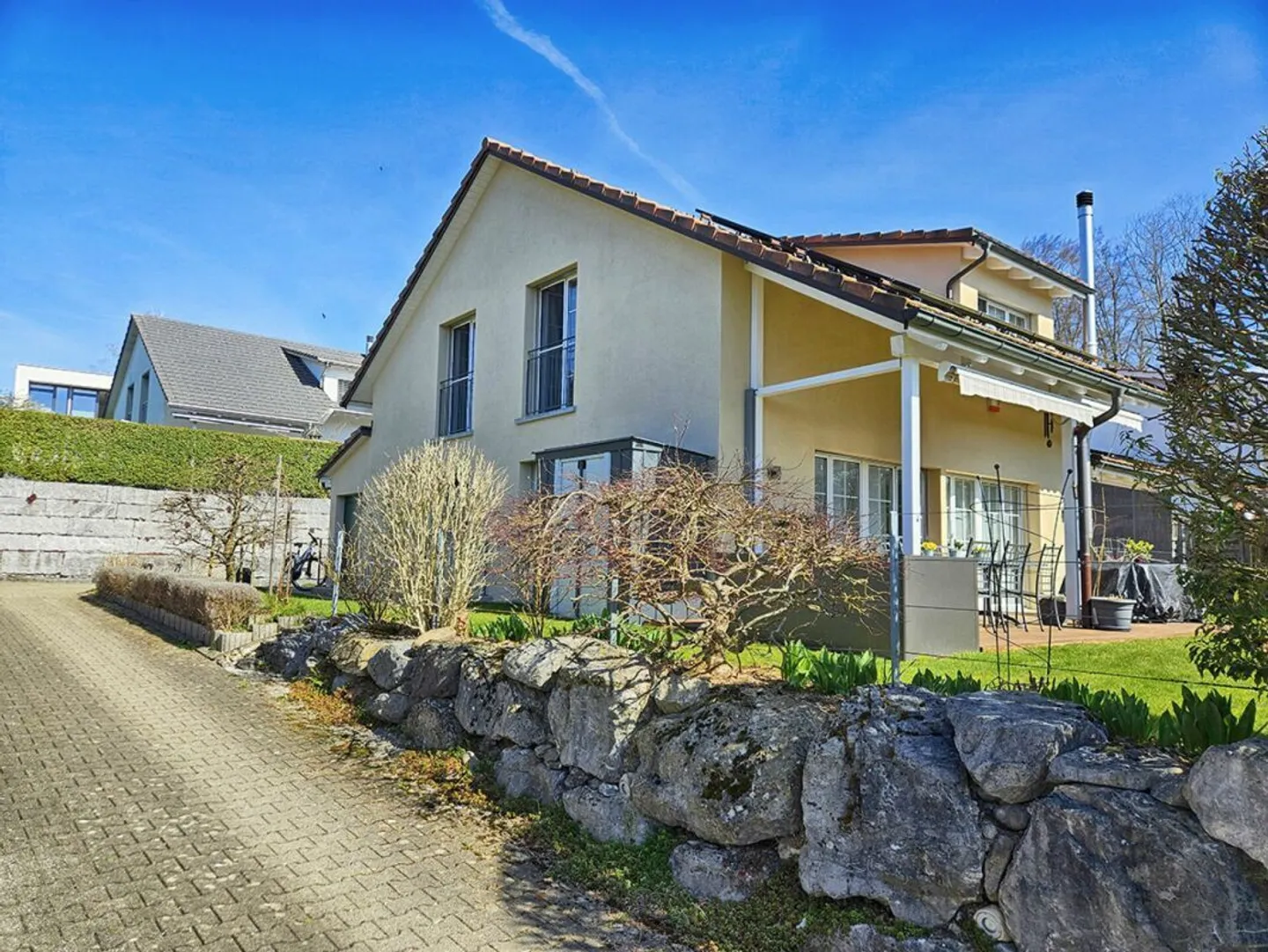 Casa unifamiliare di 5,5 locali in una posizione meravigliosamente soleggiata - Foto 1 di 21